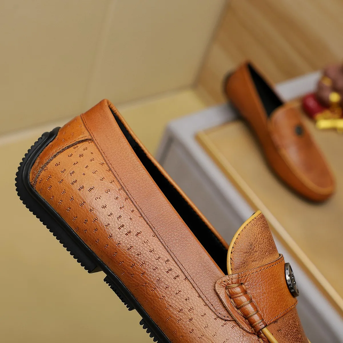 Men's men's shoes 💰440 [BV] 👟👟 Italian luxury brand Made with imported cowhide technology to highlight high-end men's taste of light luxury life [color] [color] Masters with ten years of manual experience create classic weaving 🌴 The inner top layer 🐮 lining 💯😘 The top quality inherits the brand craftsmanship! Color, code number 39-44 (38.45. Can be customized)